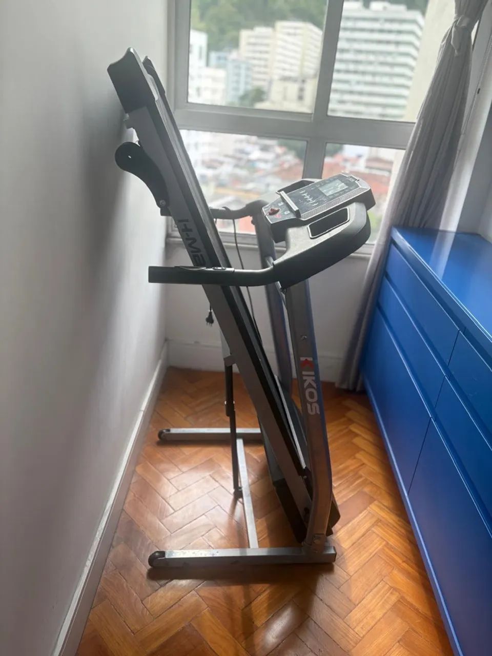 Esteira elétrica para exercícios. 