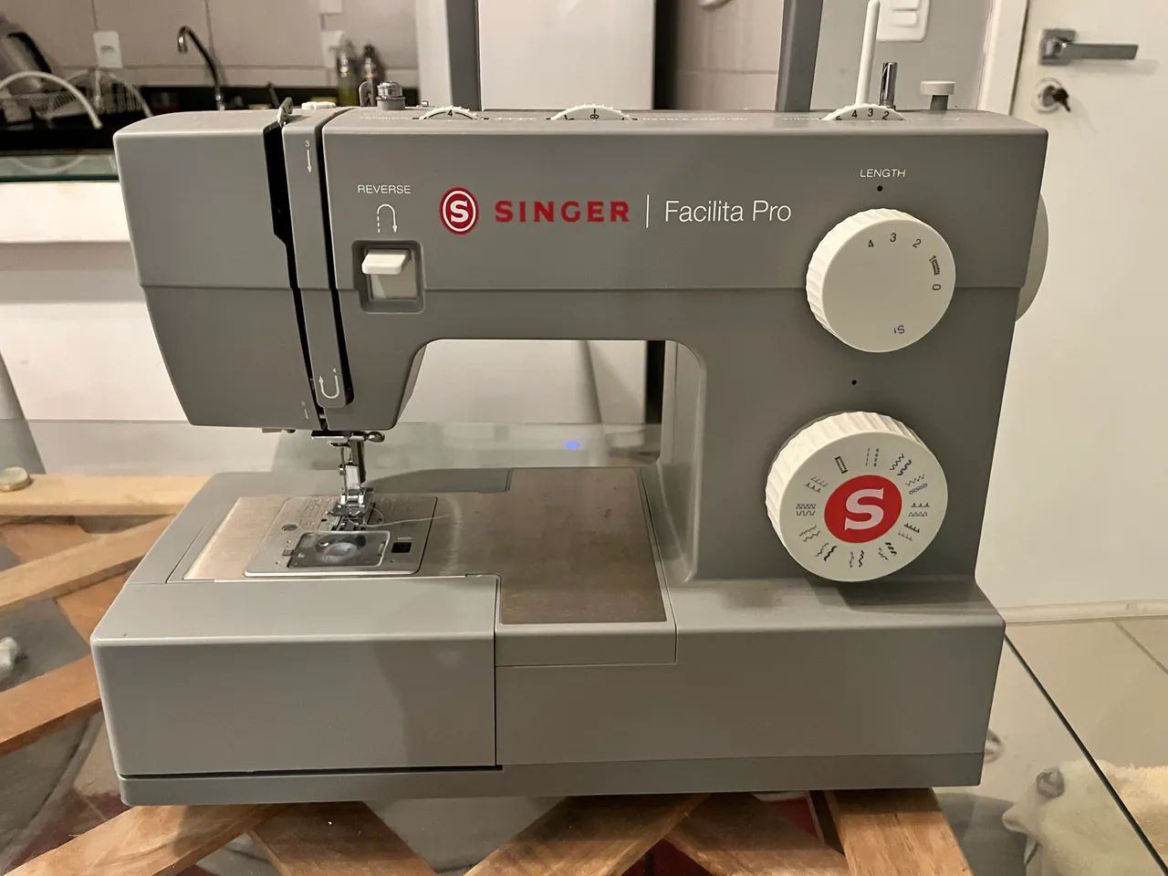 Singer Facilita Pro 4423 Sewing Machine, 220V