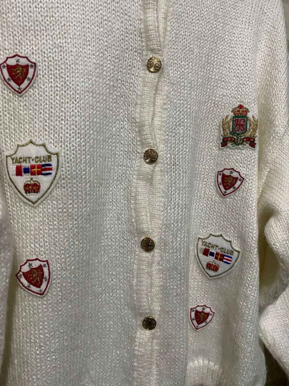 Cardigã branco com patches vintage