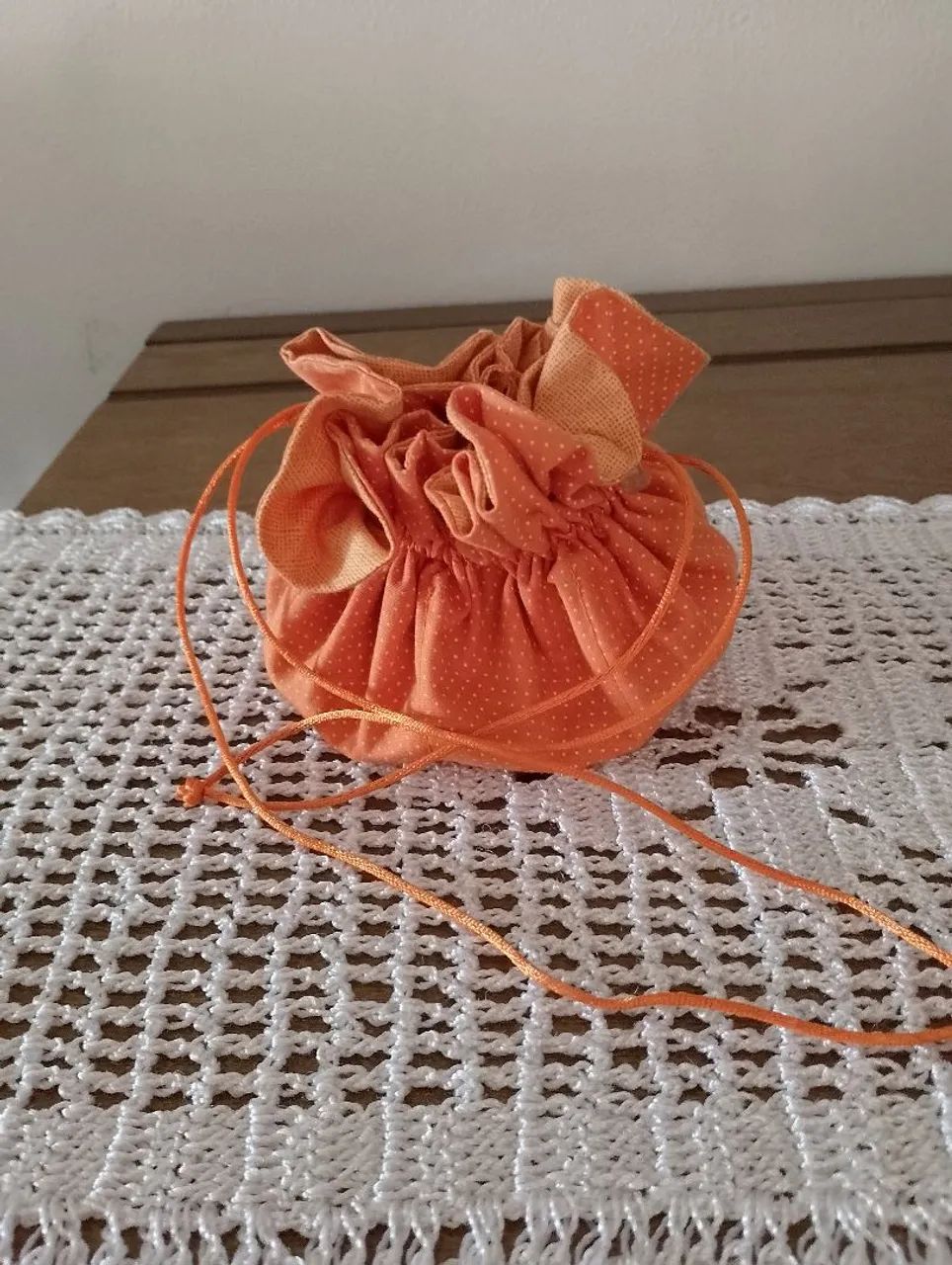 Bolsa porta trecos laranja com bolinhas - Foto 3