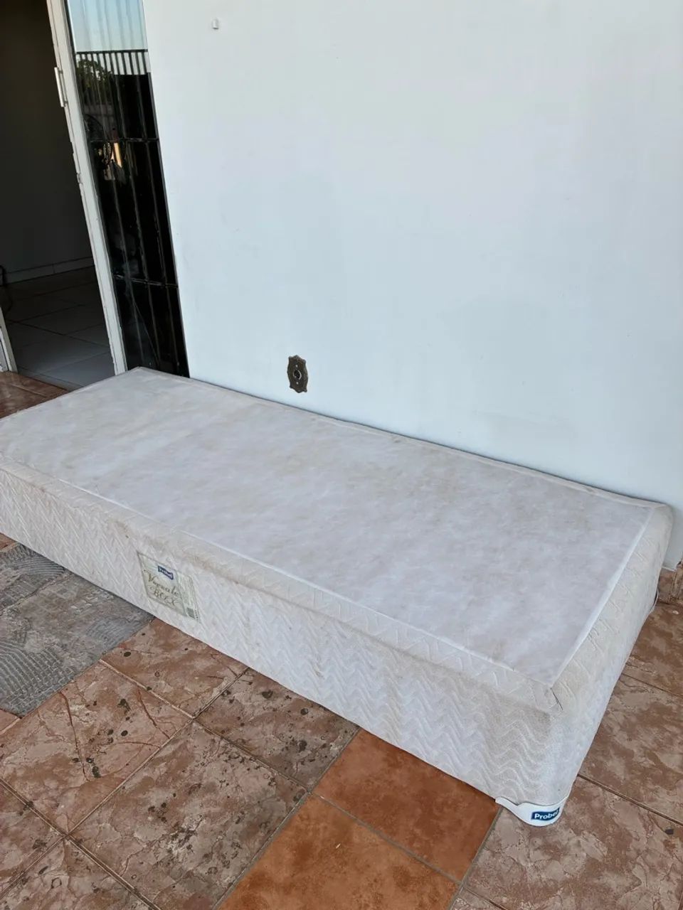 Cama de Solteiro 2,00 x 0,80m - Base Estofada - Foto 2