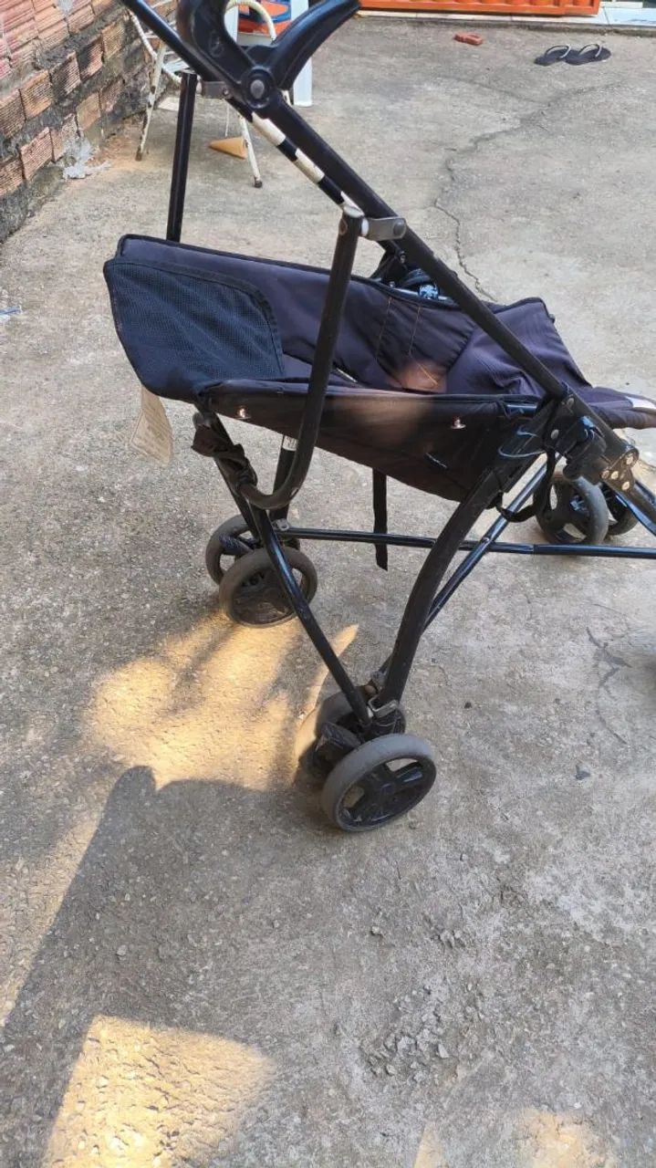 Carinho de bebê usado 
