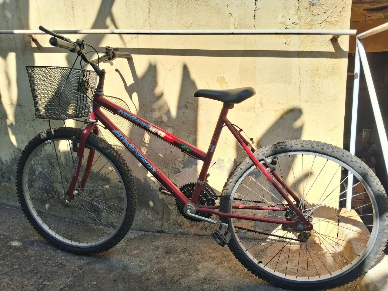 Vendo duas bicicletas. 