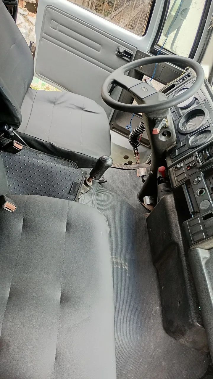 Vendo Caminhão Cargo 3/4 Baú  - Foto 5