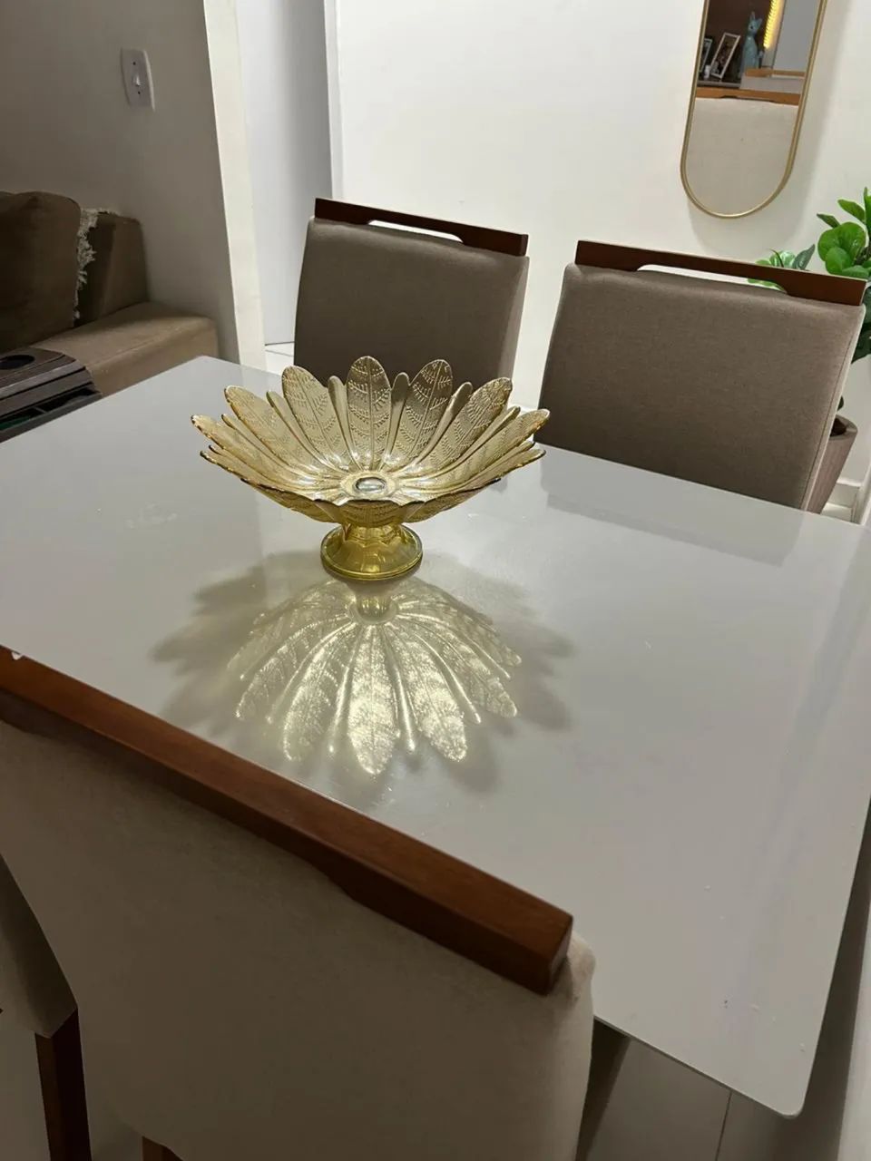 Mesa de Jantar com 4 Cadeiras - Excelente Estado