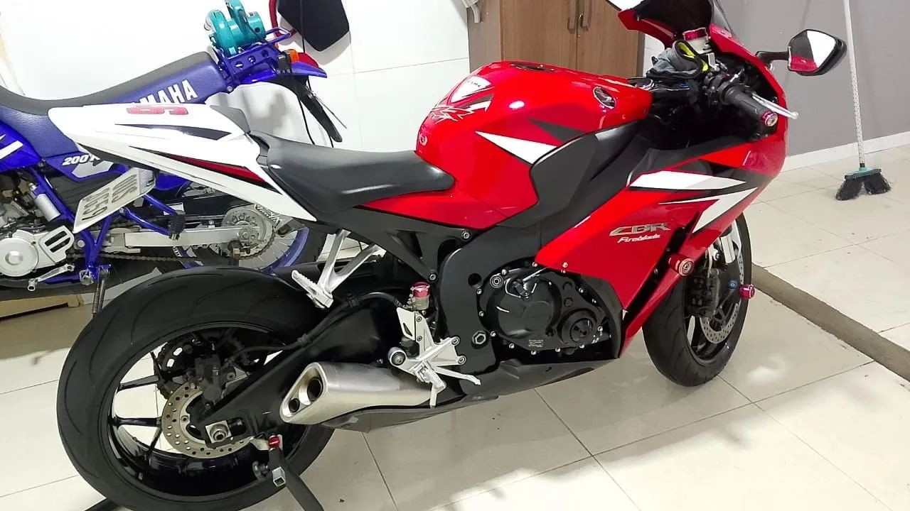 CBR 1000RR - Foto 2
