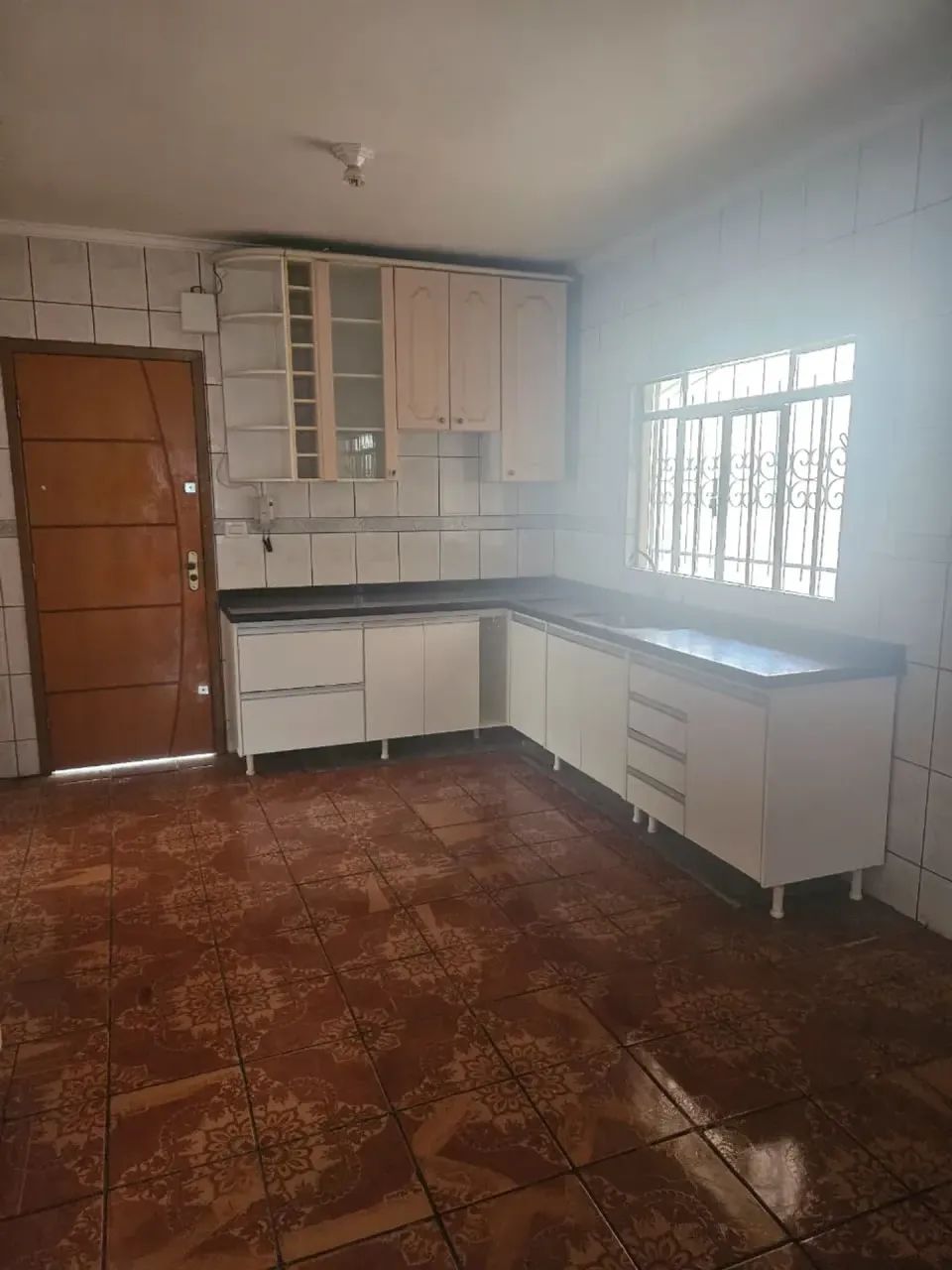 Imóvel para aluguel possui 150 metros quadrados com 3 quartos
