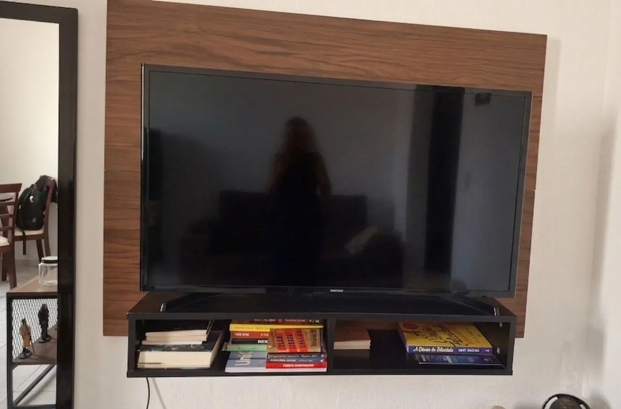 Rack para tv suspenso com nicho