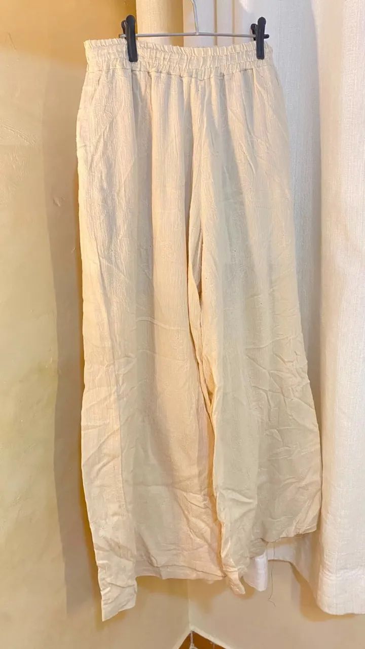 calça pantalona bege tamanho M