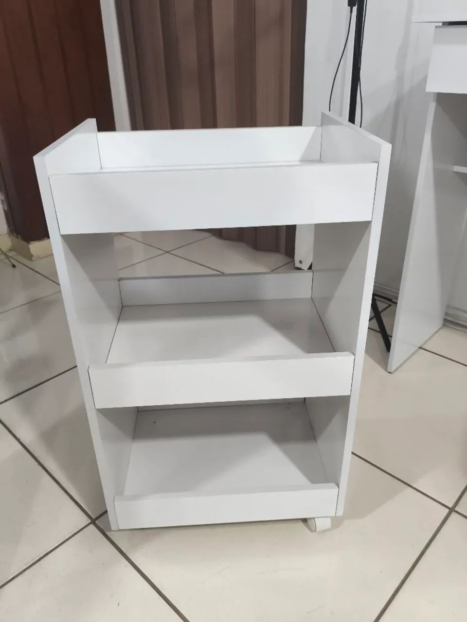 Vendo mesa de manicure, com carrinho auxiliar  - Foto 3