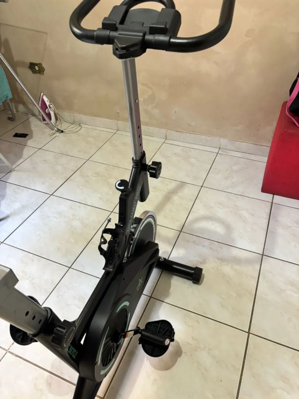 BICICLETA ERGOMÉTRICA SPINNING COM RODA DE INERCIA - Foto 5