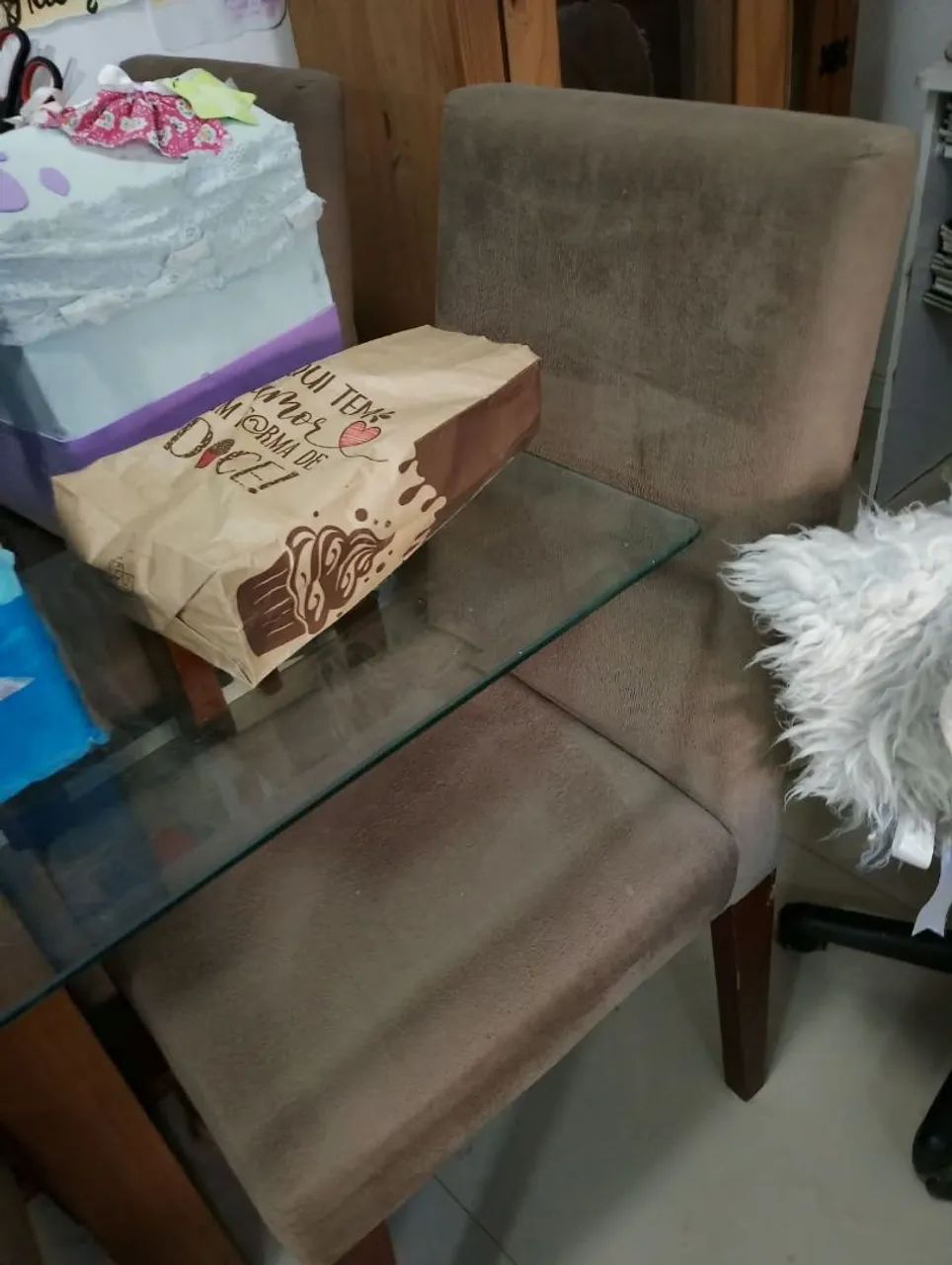 MESA DE JANTAR COM CADEIRAS ESTOFADAS... - Foto 2
