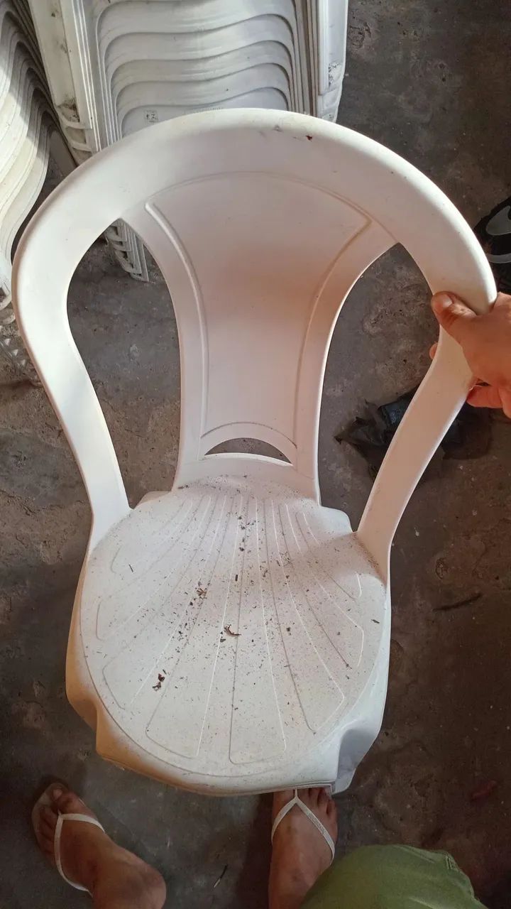 Vendo 150 cadeiras plasticas tramontinas em perfeito estado 