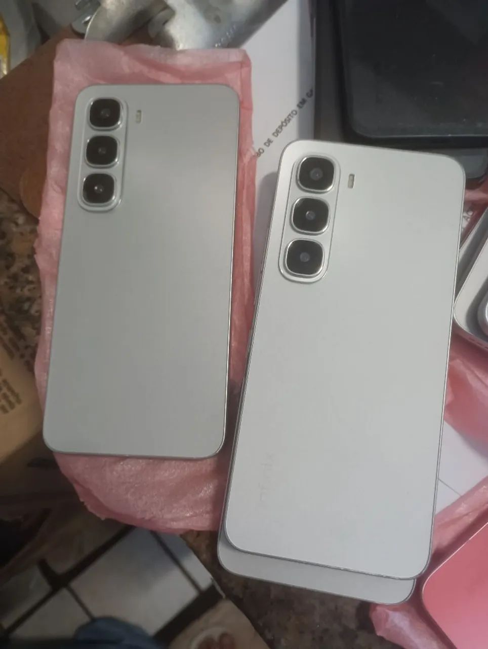 Carcaça celular novo para decoração  - Foto 3