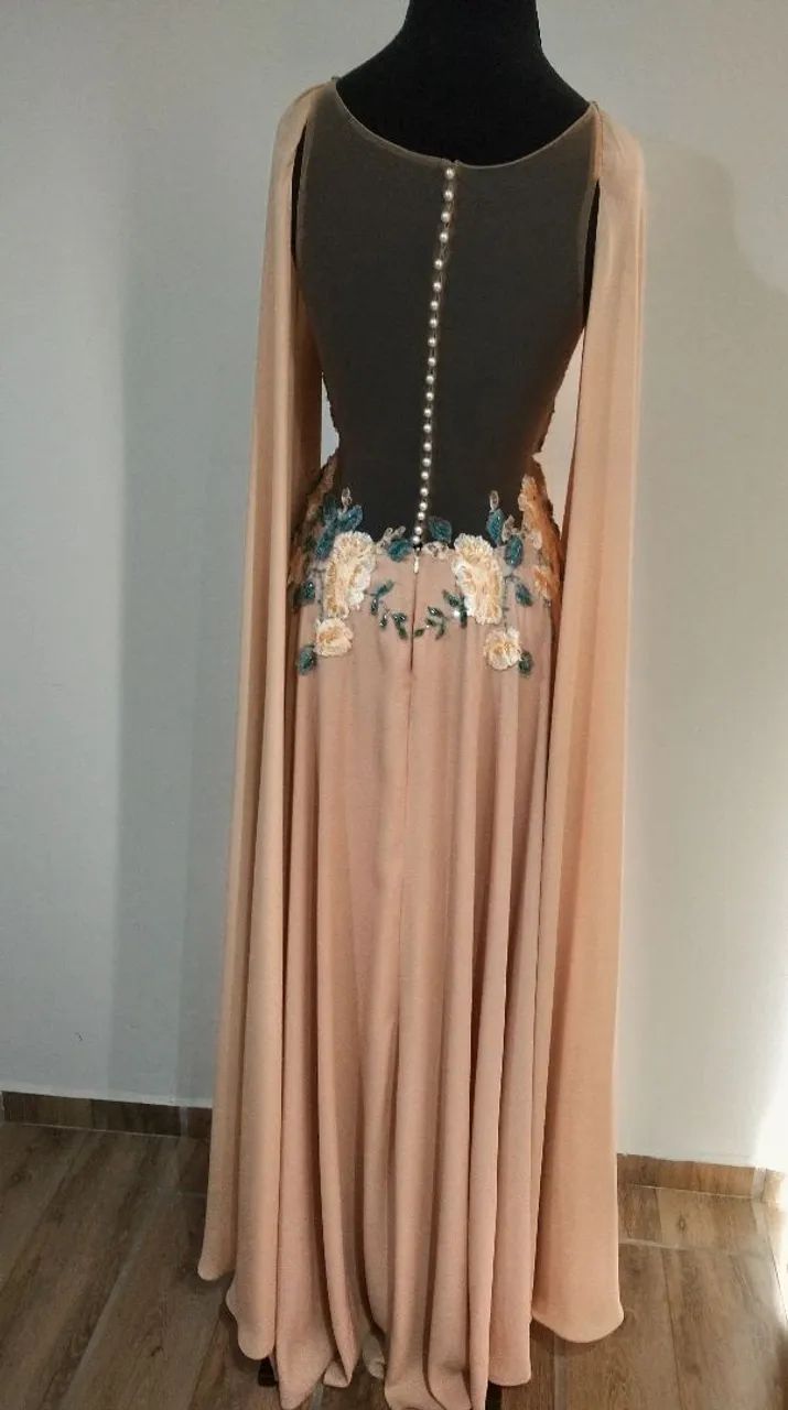 Vestido de festa bordado em pedrarias  - Foto 3
