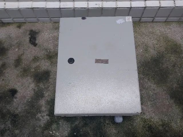 Quadro elétrico metálico
