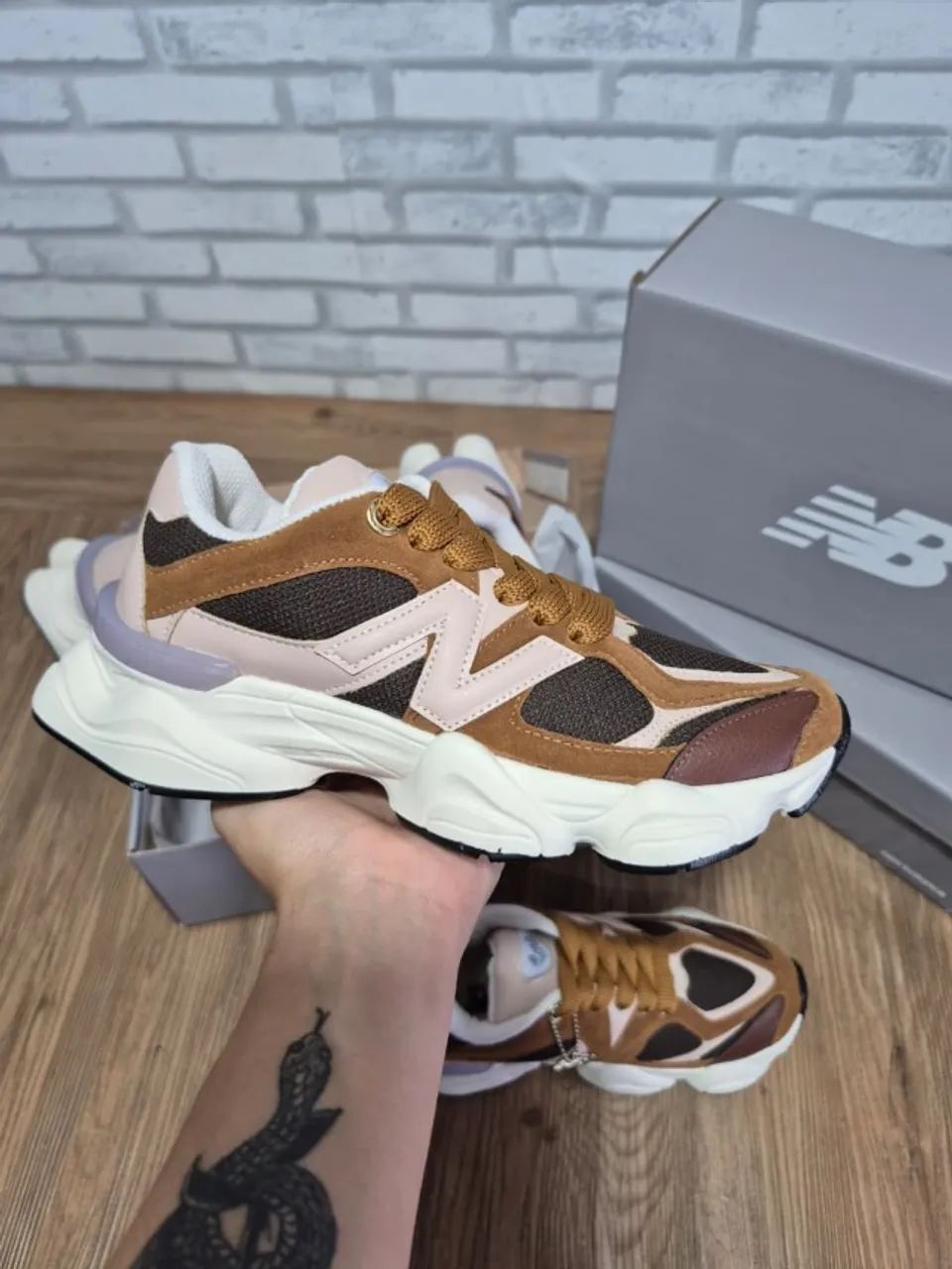 Tênis New Balance 9060 Caramelo Sintético Feminino Tag NB