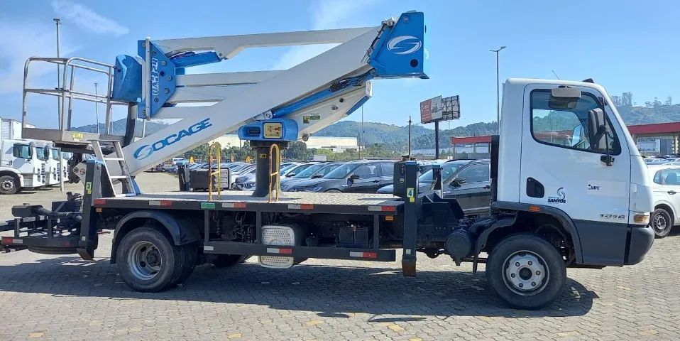 ACCELO 1016 2020 COM PLATAFORMA ELEVATÓRIA BAIXO KM - Foto 2