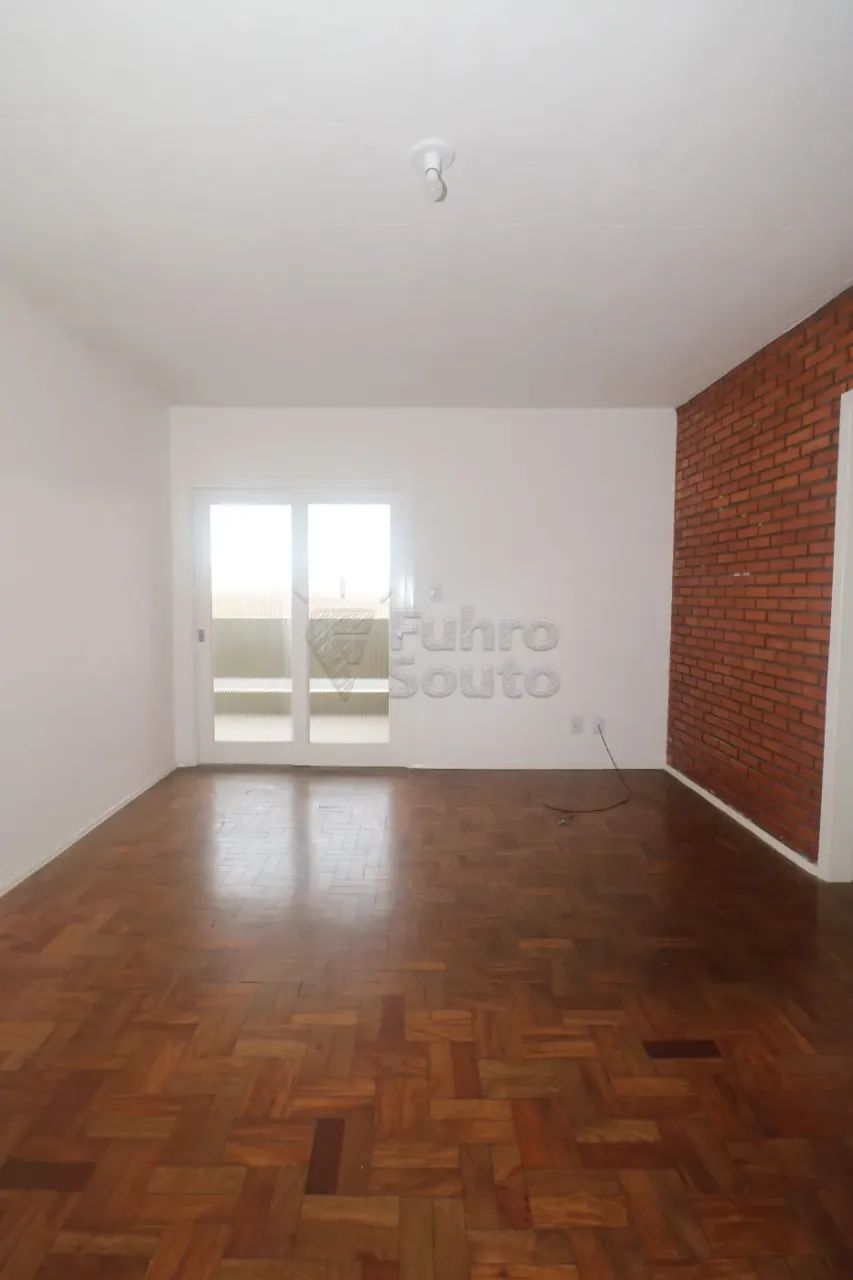 Amplo apartamento com 3 dormitórios, suíte e sacada no Condomínio Phoenix - Foto 3