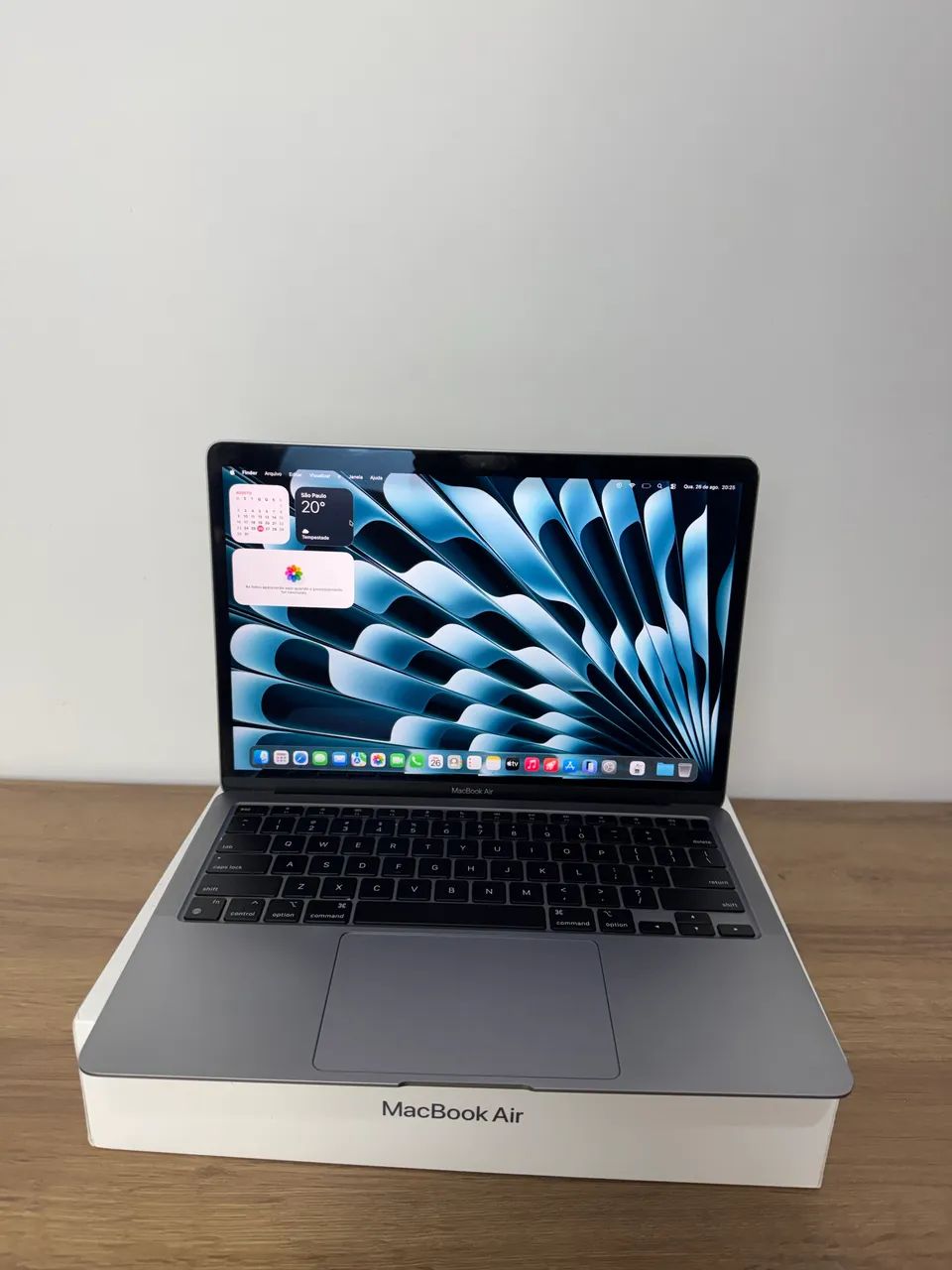 MacBook Air M1 256GB SSD/ 8 ram 
