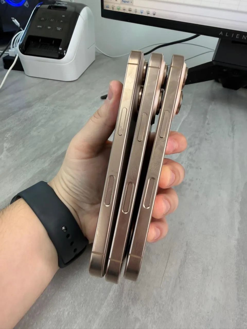 APARELHO ZERO NA PROMOÇÃO IPHONE 16 PRO DESERT - Foto 2