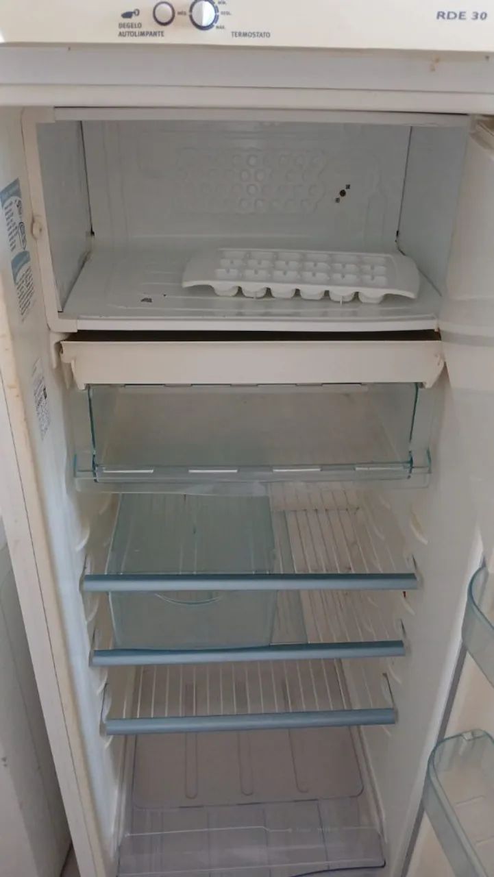 Vendo está geladeira Eletrolux  - Foto 3