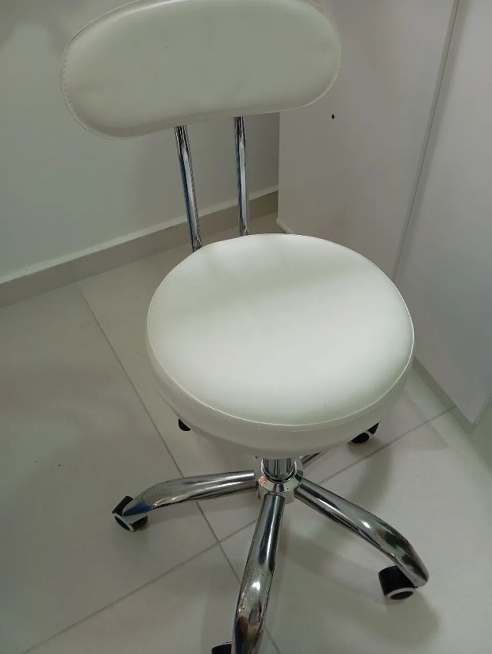 Mocho com encosto Branco - Foto 3