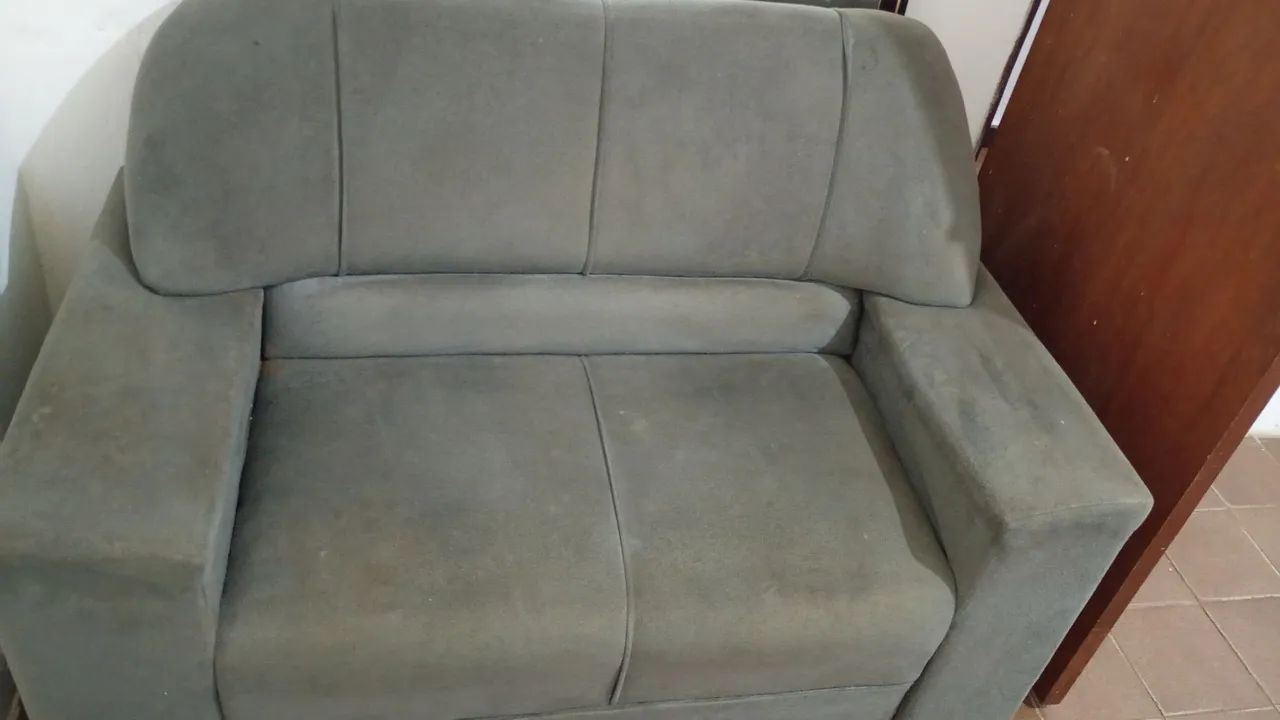 Vendo sim um sofá de 3 e 2 lugares - Foto 2