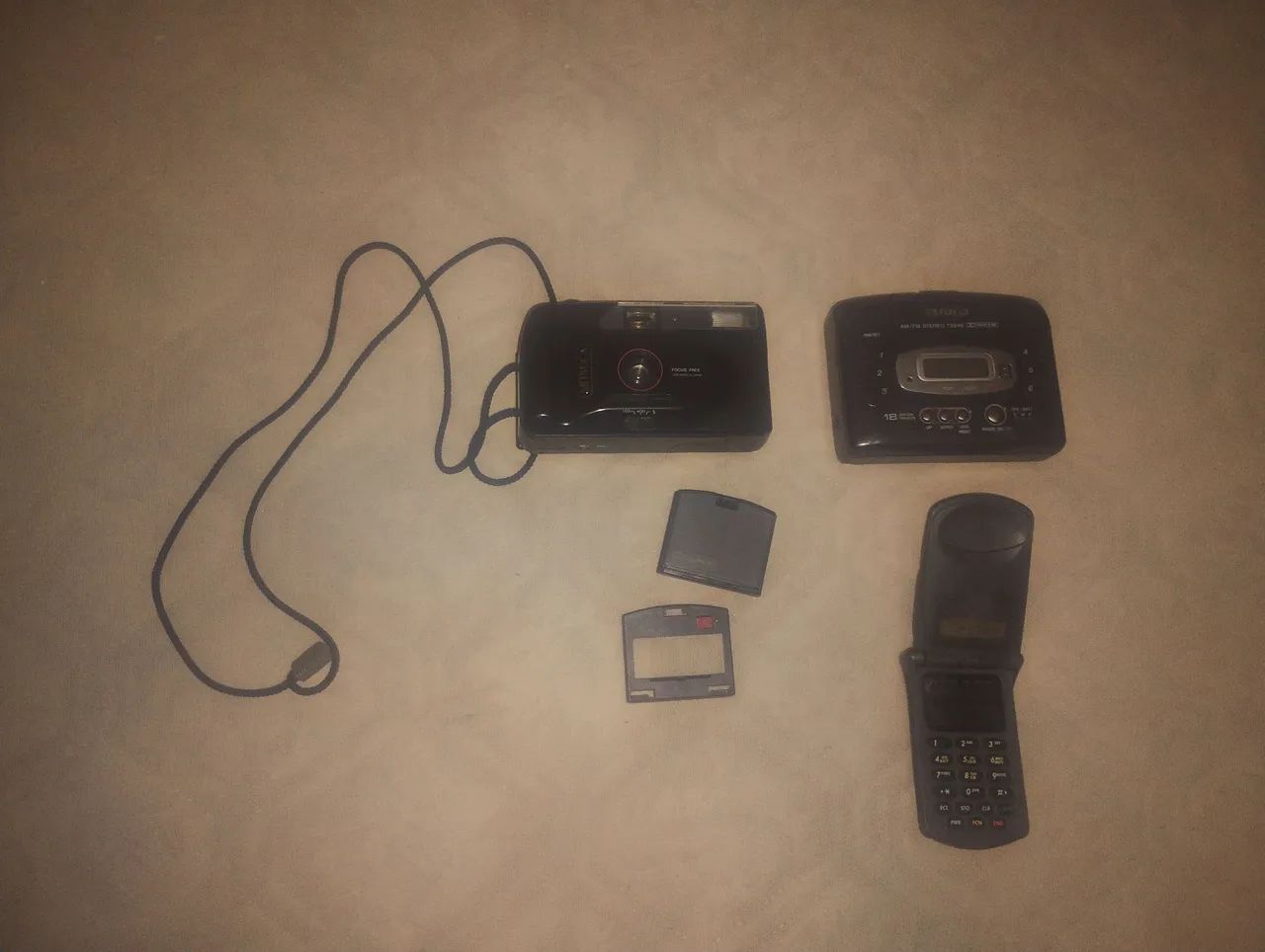 KIT RELÍQUIAS ELETRÔNICAS (CÂMERA + RÁDIO + CELULAR ANTIGO) - Foto 6