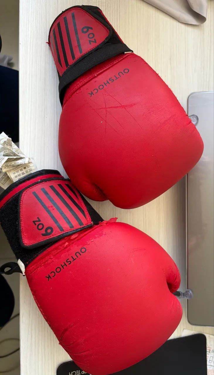 Luva de box infantil marca Outshock Decathlon (TAM 7 a 9 anos) - Foto 2