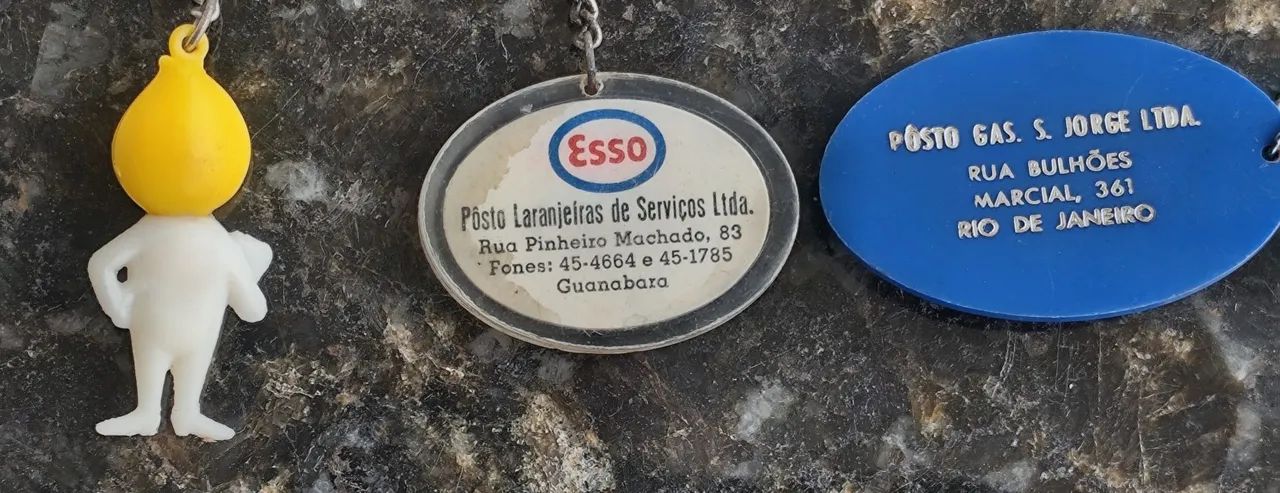 Três chaveiros antigos da ESSO. - Foto 3