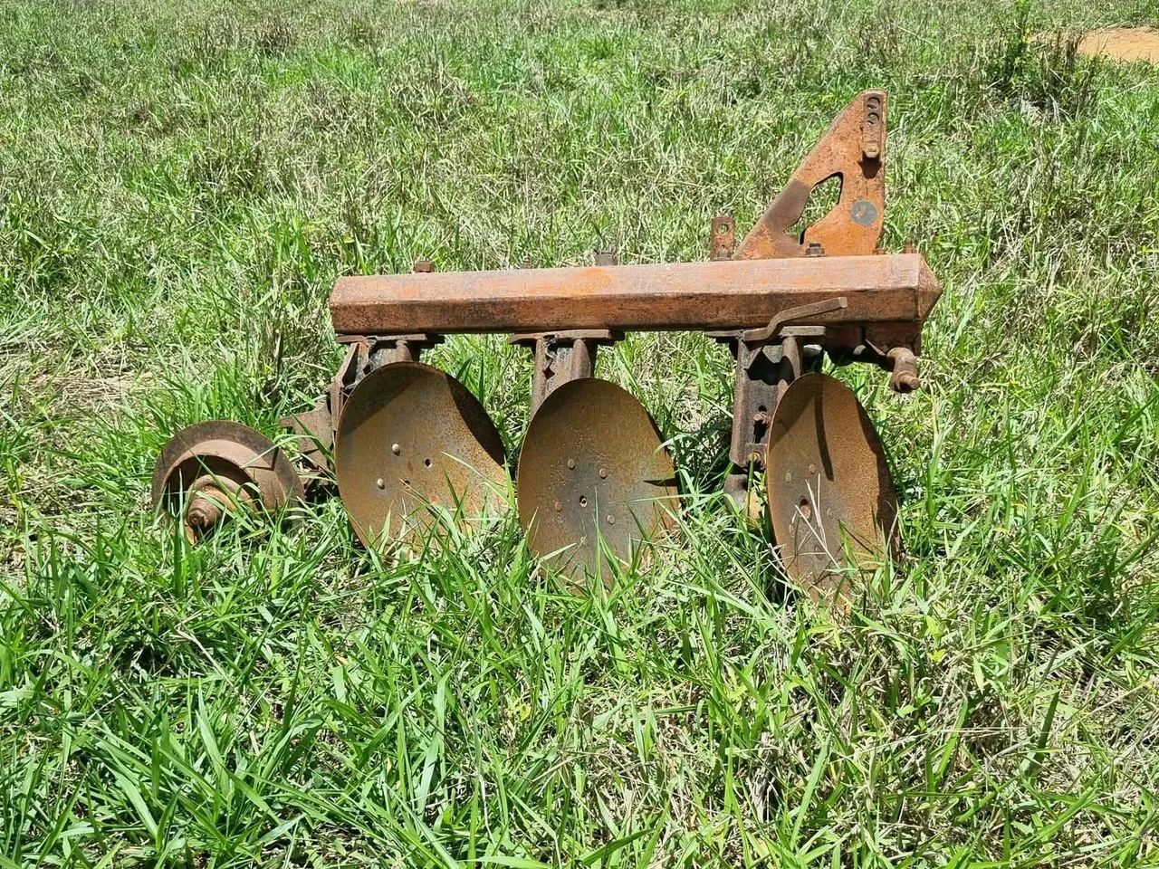 Arado , grade , forrageira  - Foto 2