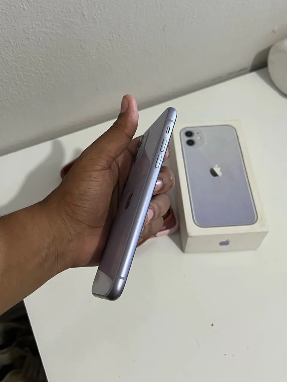 iPhone 11 128GB Roxo - Com caixa e 2 capinhas - Foto 4