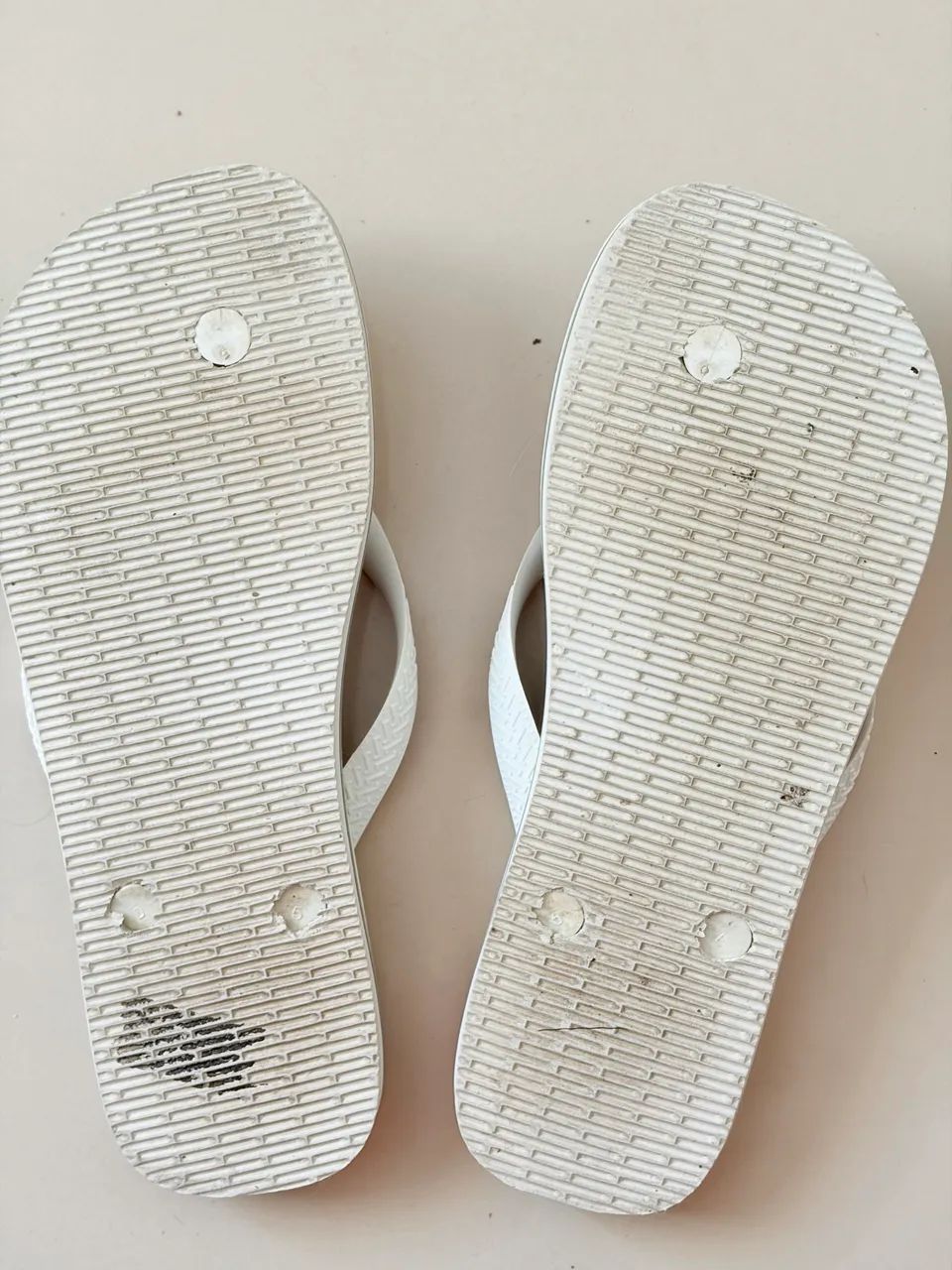 Chinelo Havaianas Branco com Bandeira - Foto 4