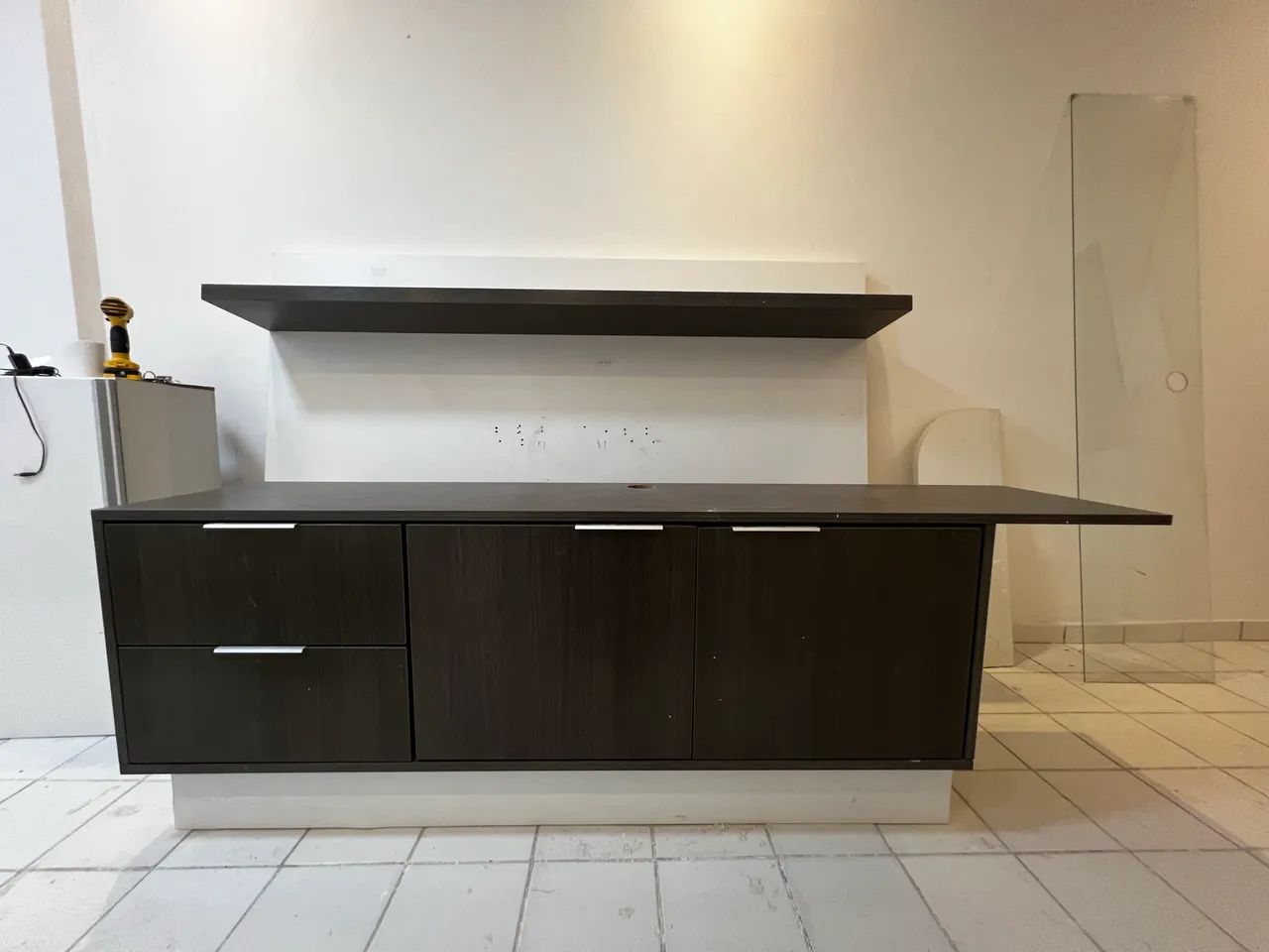 Cômoda Planejada 100% MDF + Vidro + Painel e Prancha - Foto 2