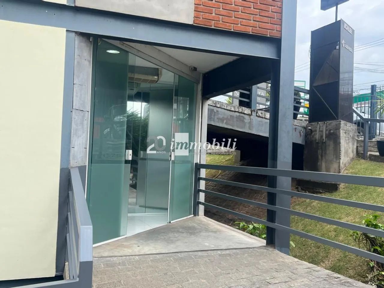 Salão comercial com 210m e 4 vagas na Granja Viana - Foto 2