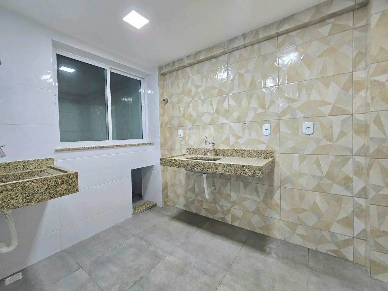 Ponto Comercial na Avenida Hermes Fontes vizinho ao Subway - Foto 5