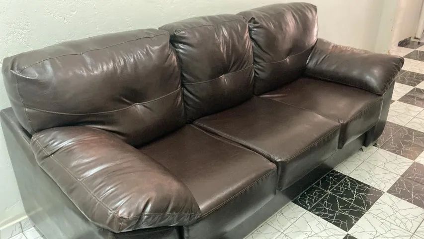 VENDE-SE SOFÁS DE COURO + SOFÁ CAMA - Foto 2