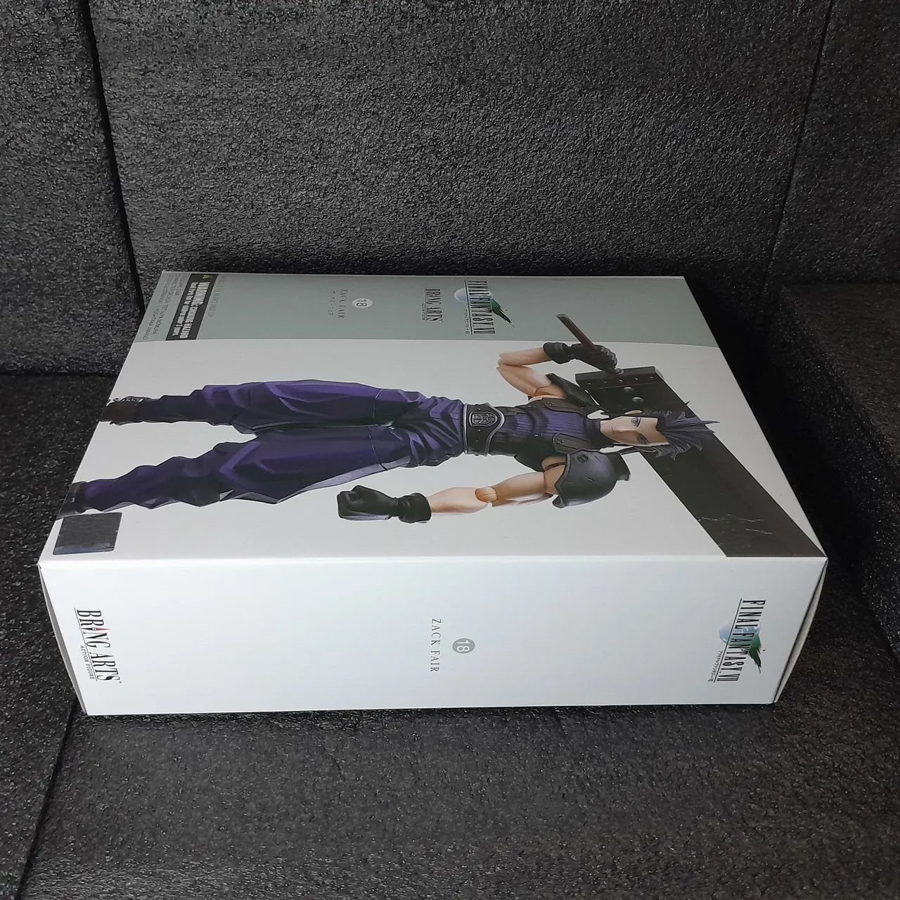 BRING ARTS FINAL FANTASY 7 ZACK FAIR ORIGINAL LACRADO PRONTA