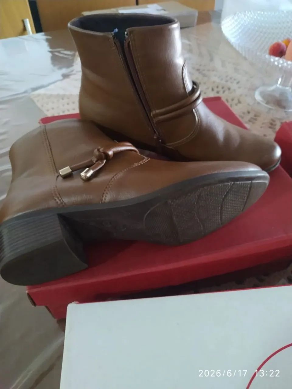 Botas femininas 100,00 cada - Foto 2