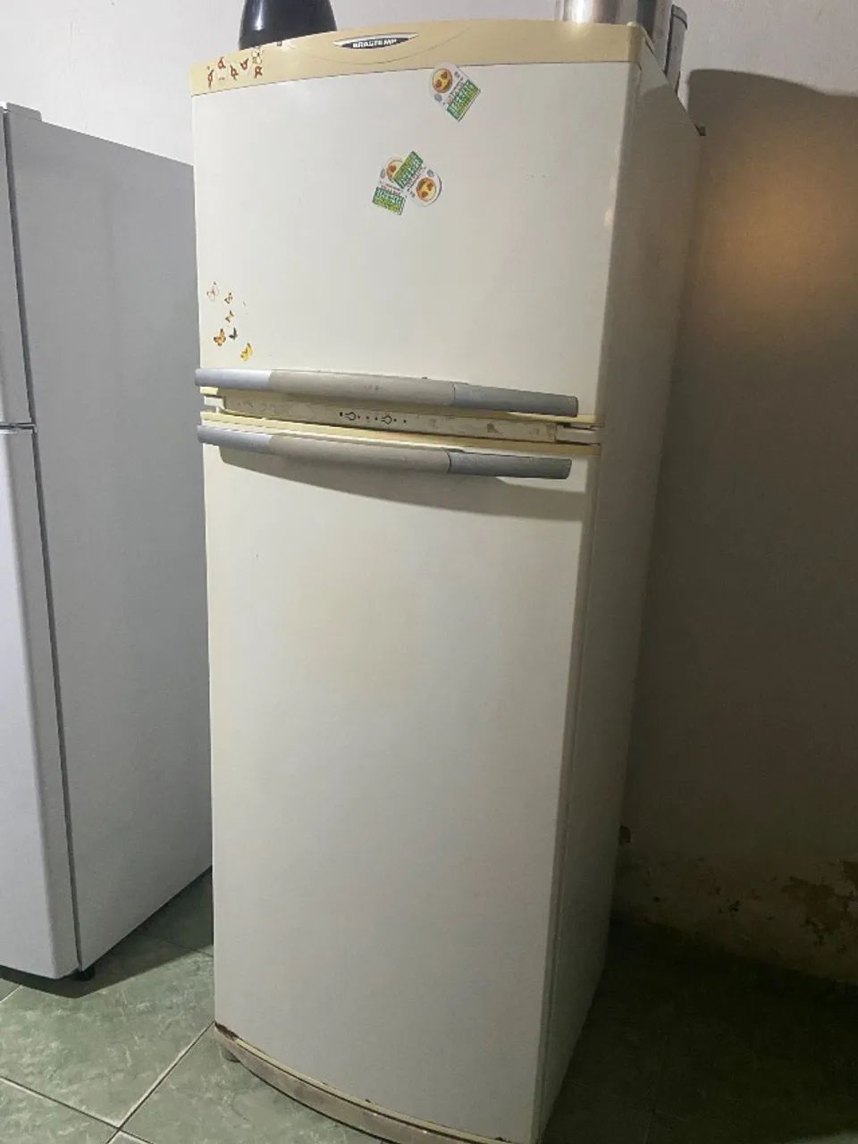 Vendo geladeira com defeito - Foto 3