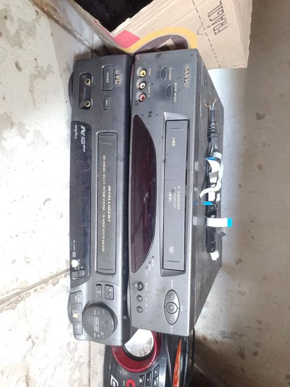 2 VIDEO CASSETE VHS COM DEFEITO