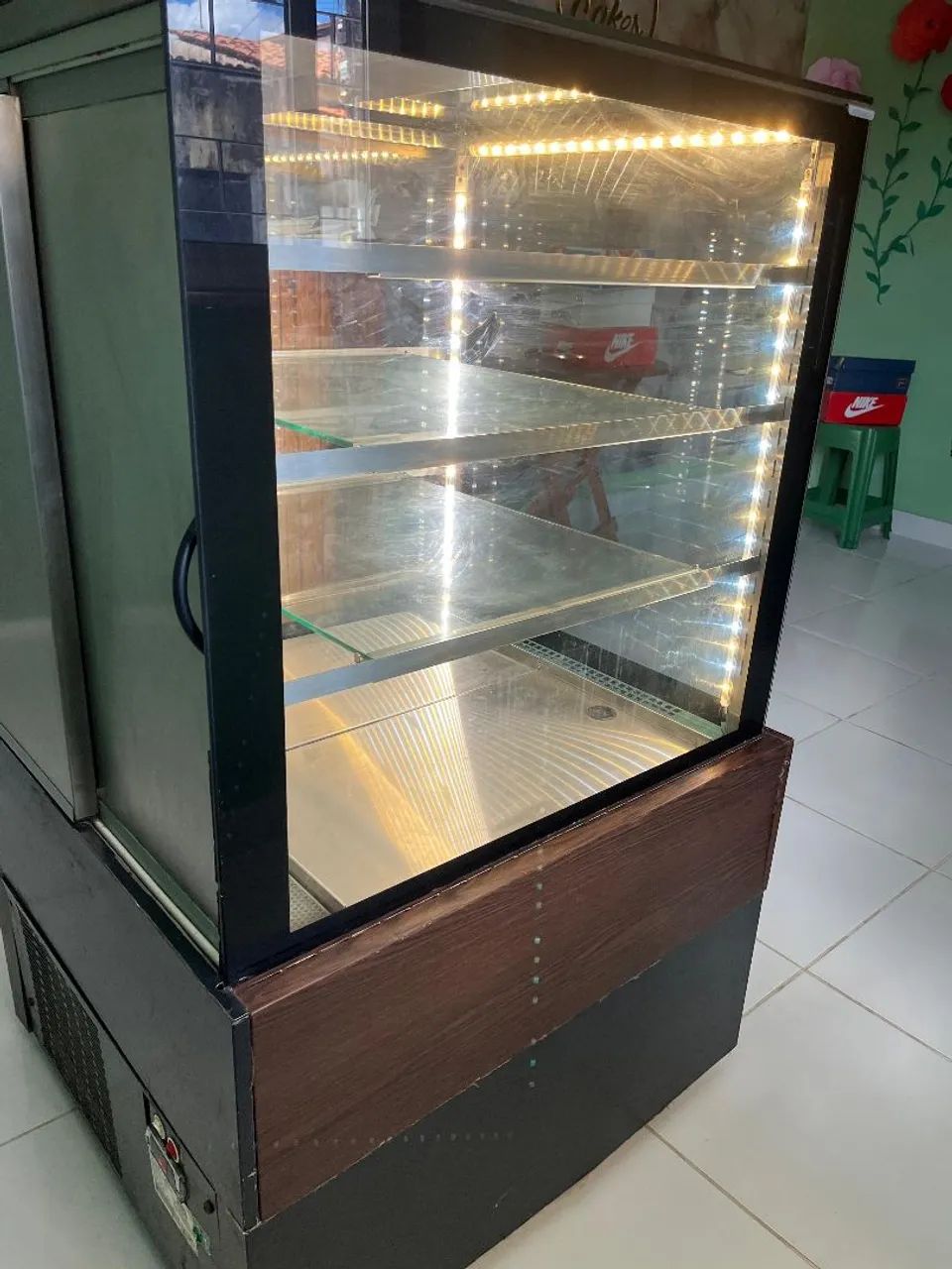  Para vender logo ,Vitrine gelada,semi nova slim funcionado perfeitamente  - Foto 4