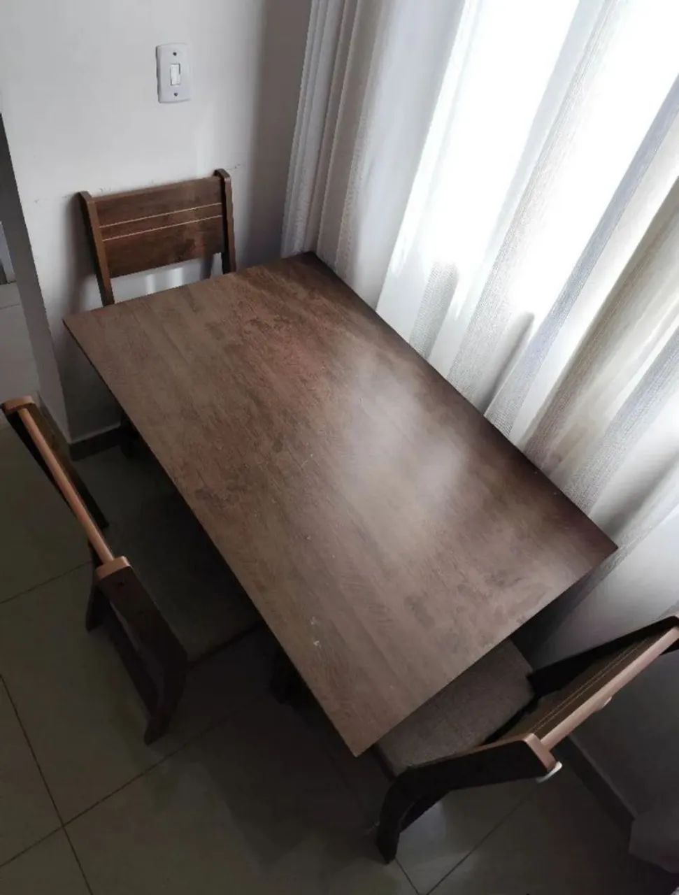 Mesa com 3 cadeiras. - Foto 2
