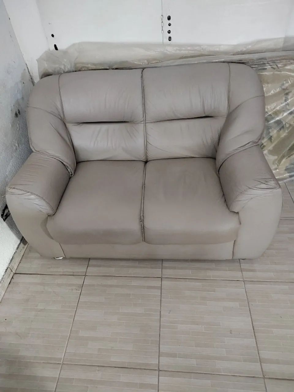 Sofá dois lugares de corvino 