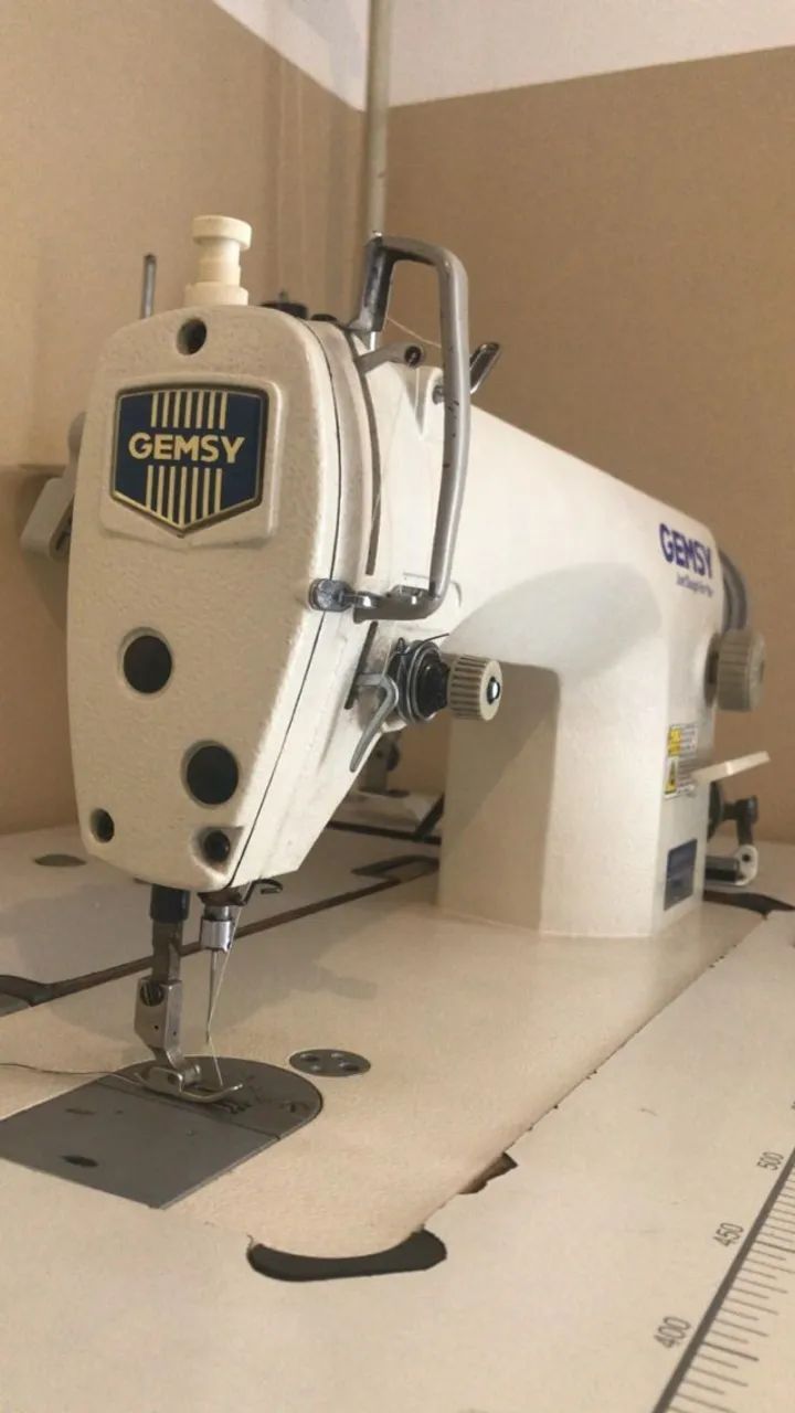 OFERTA - Máquina reta Gemsy - Usada 