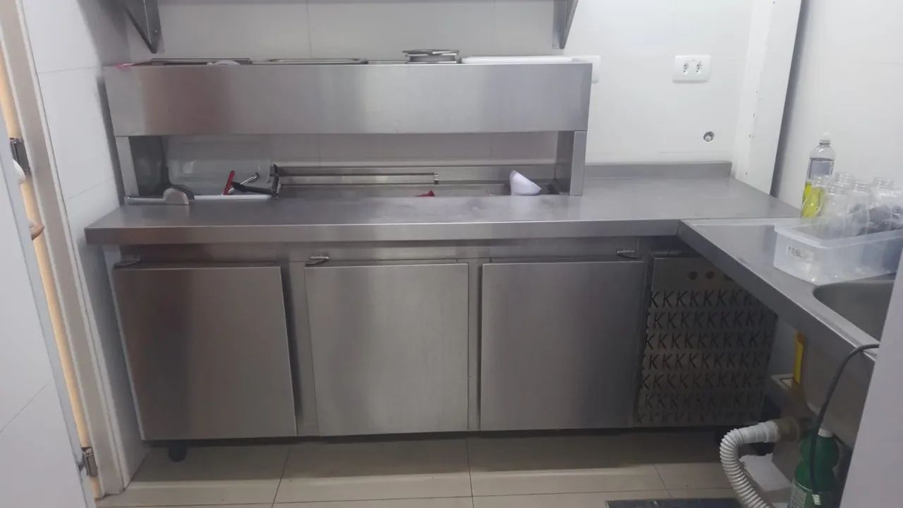 Balcão com condimentadora refrigerado