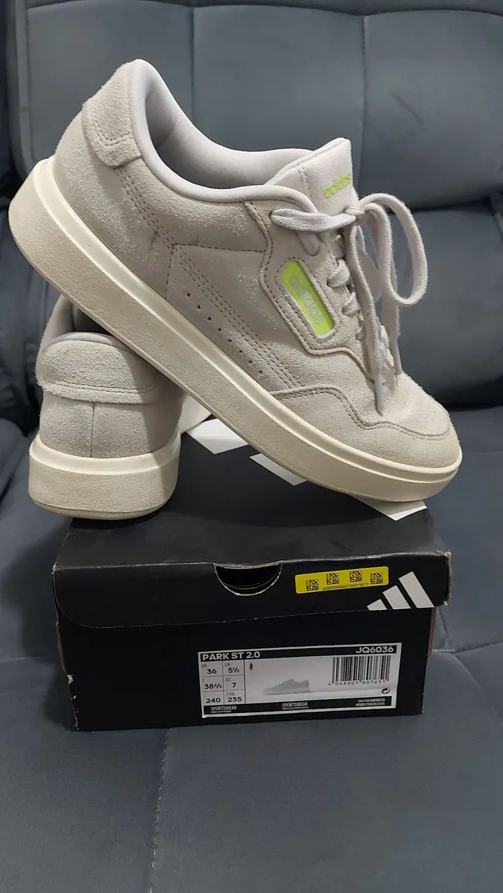 Tênis Adidas 