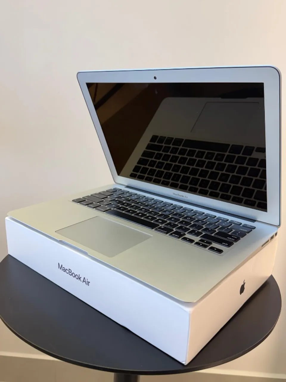 Macbook Air 13'' 4gb/256gb Silver - Até 12x sem juros, Loja Física