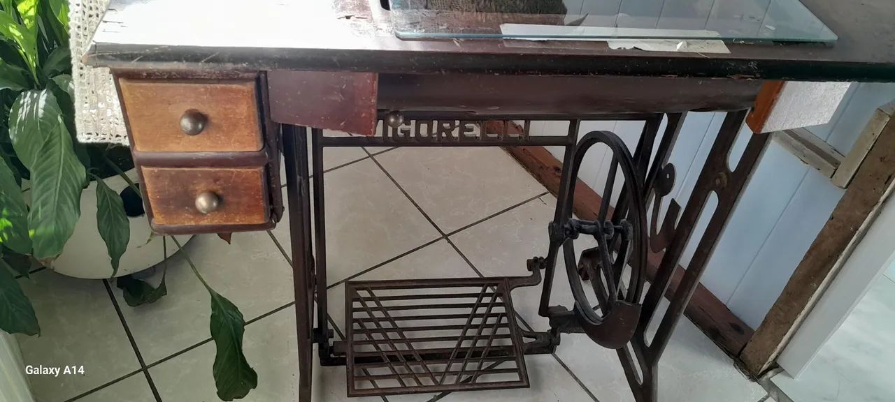 Pe de maquina de ferro
